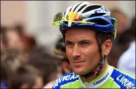 Pendant la première journée de repos un coureur a annoncé son cancer des testicules, lequel ?