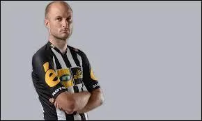 Où arrivait l'étape remportée par Cummings devant Bardet et Pinot ?