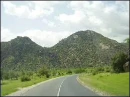 Au Cameroun, il me fut très peu possible de prendre des photos, car les Camerounais sont nombreux à penser que si on les photographie...