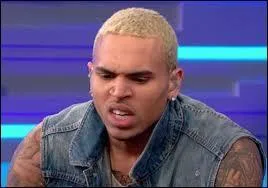 Avec quel chanteur a-t-elle eu une relation ?