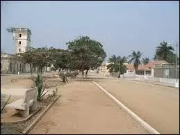 Dans quelle province pouvez-vous voir Ambriz, une ville d'Angola ?