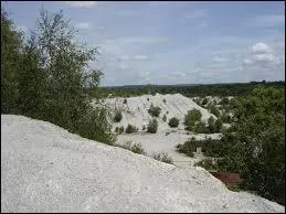 Comment s'appelle le maire d'Abbaretz ?