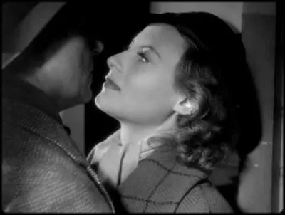 Dans le film "Quai des brumes" de Marcel Carné, quel acteur dit à Michèle Morgan ( Nelly dans le film) : " T'as d'beaux yeux, tu sais ! ".