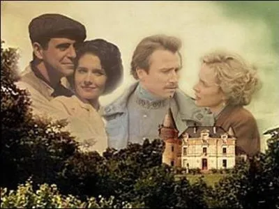 Cette saga de l'été, diffusée en 2010, traite de l'évolution d'une famille entre 1895 et 1968 et de leur maison qui parle, si si !