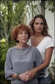 Quelle est cette mini-série, diffusée en 2006, traitant des relations compliquées entre deux familles censées être les plus anciennes de l'île de La Réunion ?