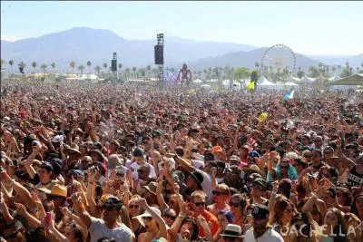 En 2014 combien de personnes le festival accueille-t-il ?