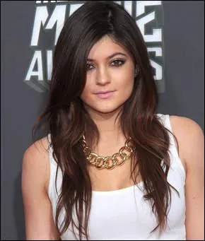 Quelle est la taille de la petite sur de Kendall Kylie ?