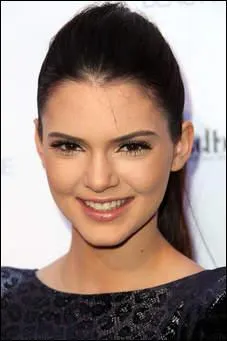 Quelle est la couleur de cheveux de Kendall Jenner ?