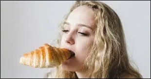 Qui a chanté "Manger un croissant" dans les années 70 ?