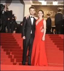 Vampire a croisé Robert Pattinson et Kristen Stewart au _____ de Cannes.