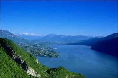 Chaque année, Aix-les-Bains organise sur l'esplanade du bord du lac du Bourget, le plus grand événement pop-rock de la région Rhône-Alpes. C'est le festival...
