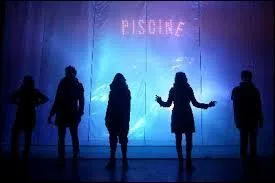 "Piscine (pas d'eau)" est une pièce de théâtre, mais qui en est l'auteur ?