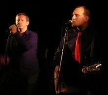 Quel est le nom de ce groupe de chanson française humoristique ayant chanté "j'aime pas la piscine" ?