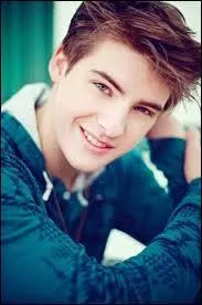 Quelle est la taille de Mike Montgomery ?