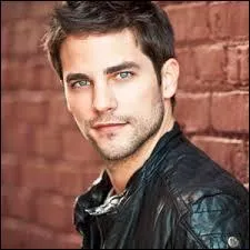 Quel âge a Noel Kahn ?