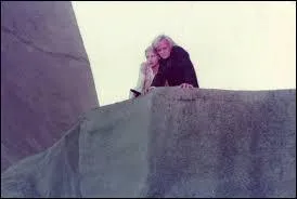 Dans ce film, Catherine Jourdan joue Eva, la chanteuse. Quel est son titre ?