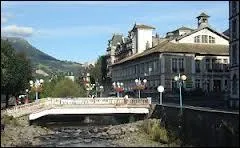 L'église de la ville est de style :