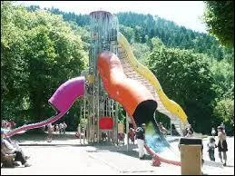 Le grand toboggan est l'un des plus hauts d'Europe, il mesure :