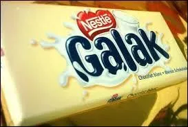 Quelle est la couleur du dauphin qui était présent dans les publicités de la marque de chocolat Galak ?