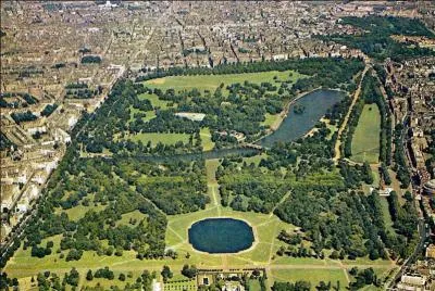 Pour faire mon jogging quotidien, j'irai dans le plus grand parc de Londres. Quel est-il ?