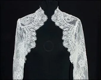 Quant à Yéyé, il t'offre un petit bolero en dentelle...