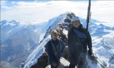 Vous voulez aller en Suisse dans les Alpes Valaisannes, quel est le nom de ce sommet de 4478m considéré comme l'emblème de la Suisse ?
