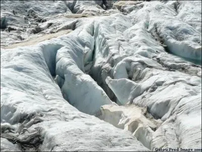 Qui a dit : " Un homme sans défauts, est une montagne sans crevasses. Il ne m'intéresse pas."