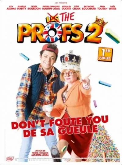 Qui est sur cette photo aux côtés de Kev Adams ?
Il s'agit d'un professeur d'anglais qui ne sait pas parler anglais et qui lance des craies sur les élèves.