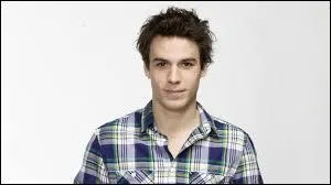 On passe à Antoine, qui est