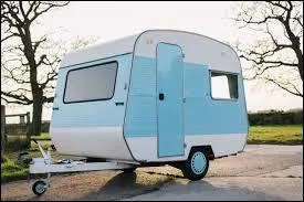 Mon père va partir en Espagne avec sa « caravane » . Quelle est la bonne traduction ?