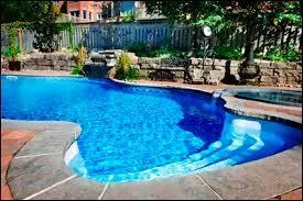 Souvent dans les « piscines » , nous pouvons voir des toboggans. Quelle est la bonne traduction ?