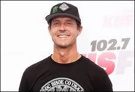 Comment s'appelle ce skater professionnel américain ?