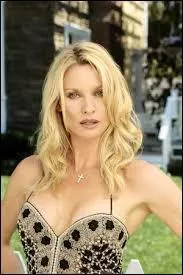 Dans quelle saison Edie Britt meurt-elle ?