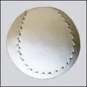 Le noyau de ma balle peut être en bois ou en latex et ma fabrication est artisanale. On m'utilise dans un sport universel mais on me pratique essentiellement dans le sud-ouest de la France, celui-ci est :