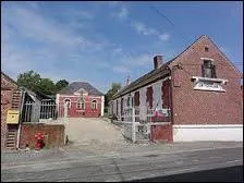 La commune picarde de Noyales se situe dans le département ...