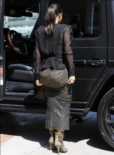 Ce dos est reconnaissable entre tous en ce qu'il surmonte un fessier mondialement connu. C'est celui de ?