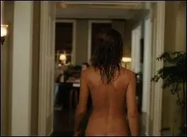 Ce joli dos bronzé est celui d'une colocataire très énervée qui veut tenter le diable. C'est celui de ?