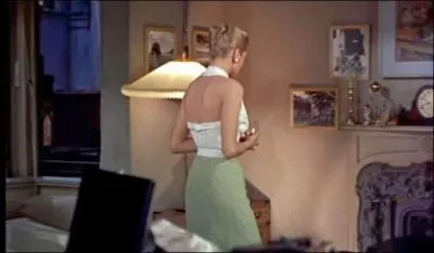 Ce joli dos déshabillé savamment par la grande costumière Edith Head est celui de ?