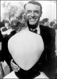 Ce très joli dos d'actrice était souvent dénudé par le cinéma, pour sa beauté, grâce à de très jolies robes. C'est le joli dos de ?