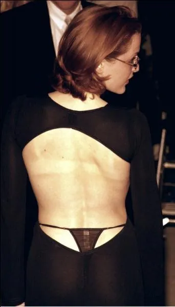 Ce joli dos très coquin est celui d'une actrice réputée pour ses rôles sérieux et sobres. C'est celui de ?