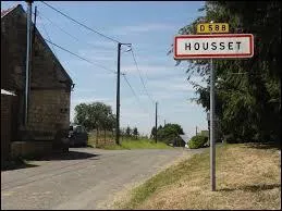 Nous entrons dans Housset, village Axonais situé en région ...