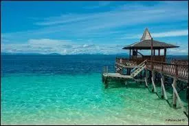 Quelle femme a dit : "Si vous voulez connaître la lie des sentiments humains, penchez-vous sur les sentiments que nourrissent les femmes envers les autres femmes : vous frissonnerez d'horreur devant tant d'hypocrisie, de jalousie, de méchanceté, de bassesse." ?