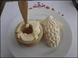 Vous collectionnez les étiquettes sur les étiquettes de crème de gruyère, vous êtes un :