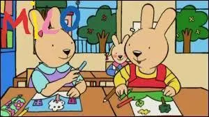 Isabelle met '______' stylos dans sa trousse. (les siens)