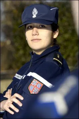 Comment diriez-vous « la policière » ?