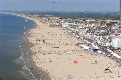 Nous sommes partis aussi une journée à la mer, Quend, Fort-Mahon, Le Touquet, puis pour finir retour sur Berck Plage. Quelle mer borde ces quatre plages ? Photo : Berck.