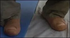 A qui son ces pieds ?