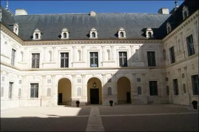 Le département de l'Yonne n'est pas limitrophe de celui :