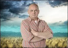 Et pour en finir avec les candidats, qui est-ce ?