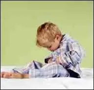 Faut-il gronder un enfant qui urine au lit ?